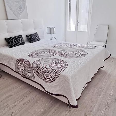 Casa Bianca - 2 Bedroom Design Apartment ตรีเอสเต ภายนอก รูปภาพ